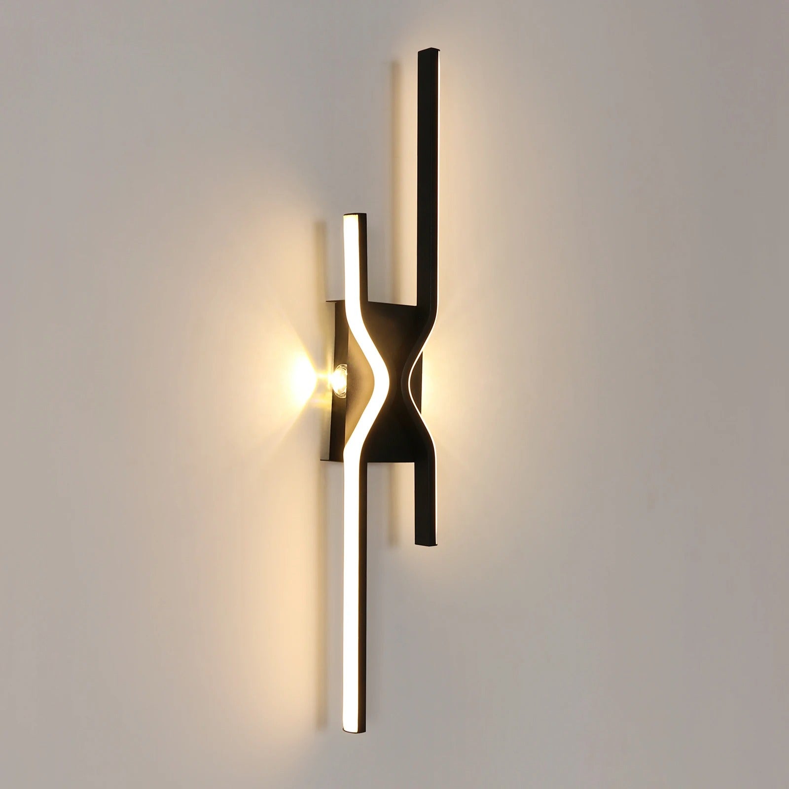 Unikalus juodos spalvos LED sieninis šviestuvas